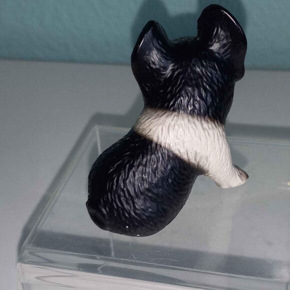 Tiny hand painted Pig - Picture 3 of 8